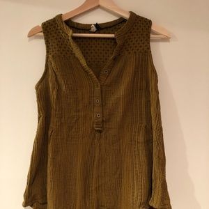 Anthropologie crinkled sleeveless top